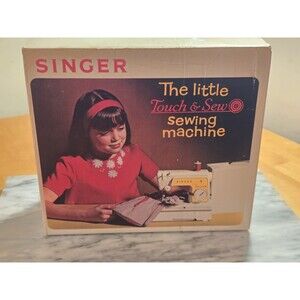 VTG Singer Little Touch & Sew Toy Sewing Machine Model 67-A-23 Complete Box Case